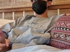 Đang Sục Cặc Thì Thằng Bạn Vào Bú Cu