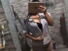 Màn Khoe Lồn Của Ngọc Dung Khi Đi Học Về