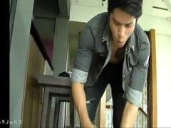 Để Được Tốt Nghiệp Cậu Sinh Viên Trẻ Đã Phục Vụ Cho Thầy Giáo Biến Thái