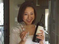 Mượn Rượu Để Cùng Anh Giải Cơn Sầu